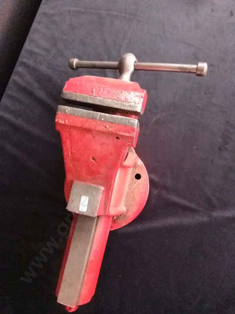 HEAVY-DUTY BENCH VICE Image 1++