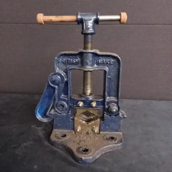 VINTAGE BRITISH MADE HINGED PIPE VICE