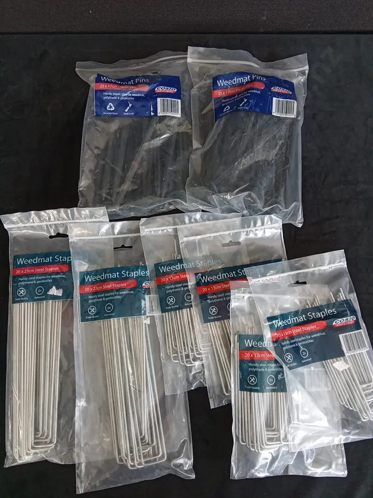 8 PIECES BRAND NEW WEEDMAT PINS AND STAPLES Image 1++