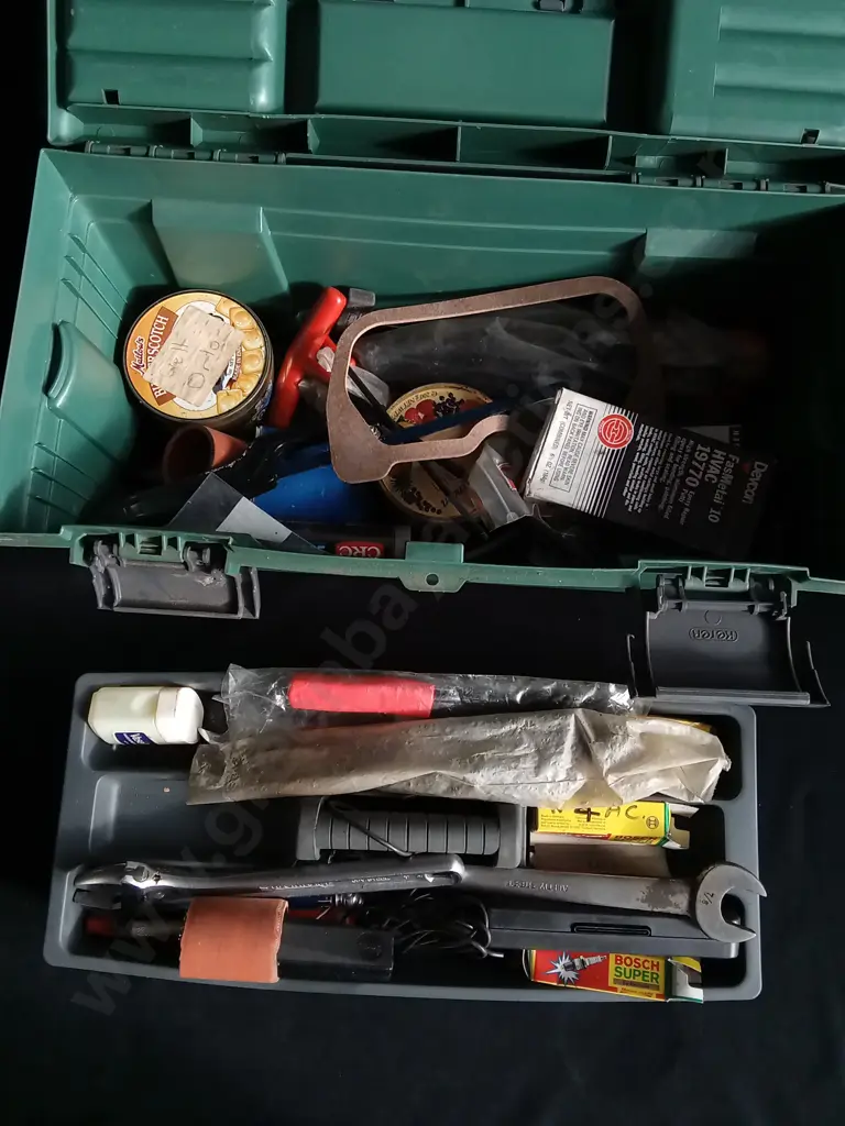 TOOLBOX WITH CONTENTS Image 1++