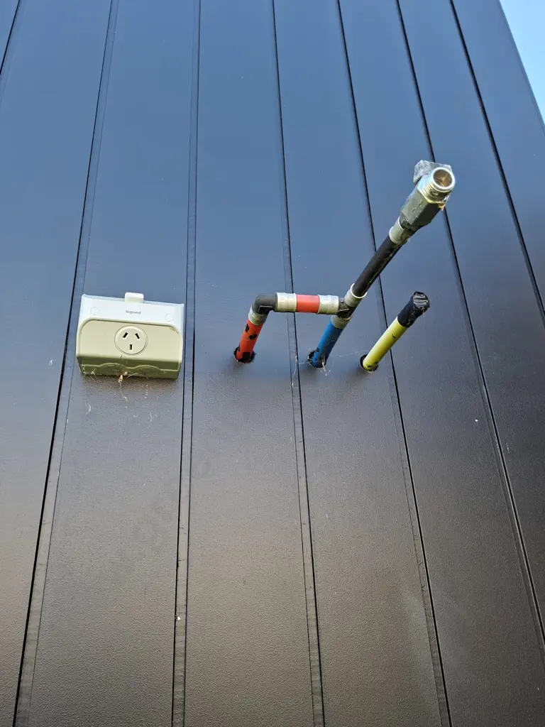 BRAND NEW NOOK HOMES CABIN - 5.69M LONG X 4.05M WIDE. 2.95M HIGH AT SHORT END 3.55M HIGH AT TALL END Image 1++