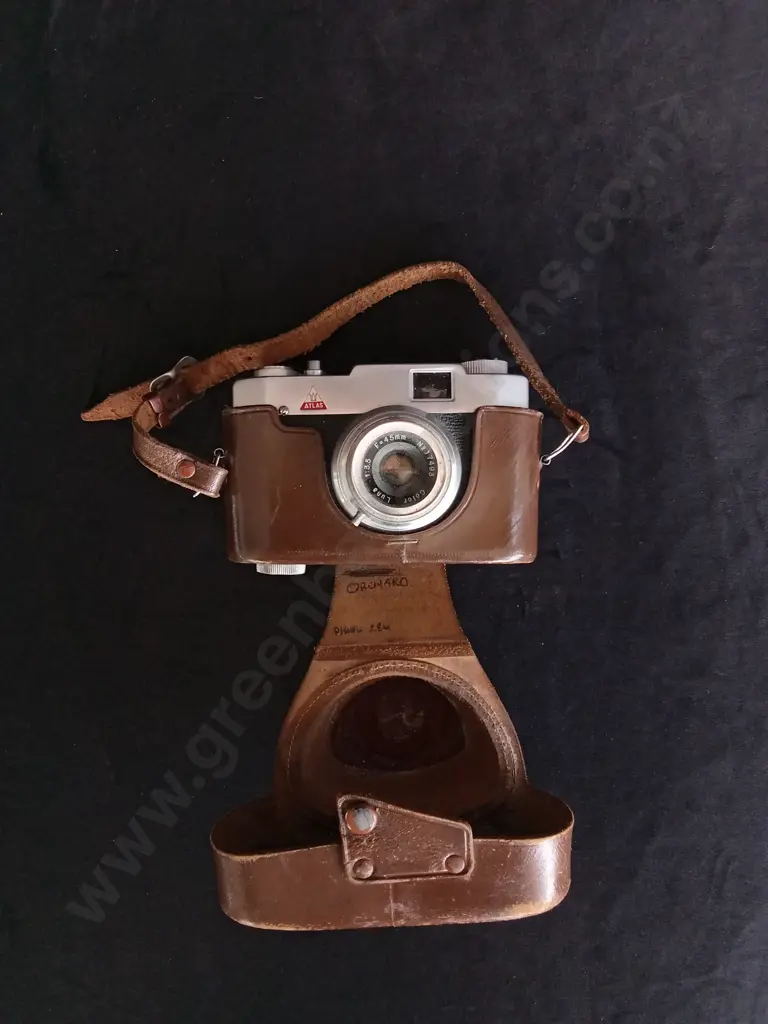 VINTAGE ATLAS 35 FILM CAMERA, INCLUDES LEATHER CASE Image 1++
