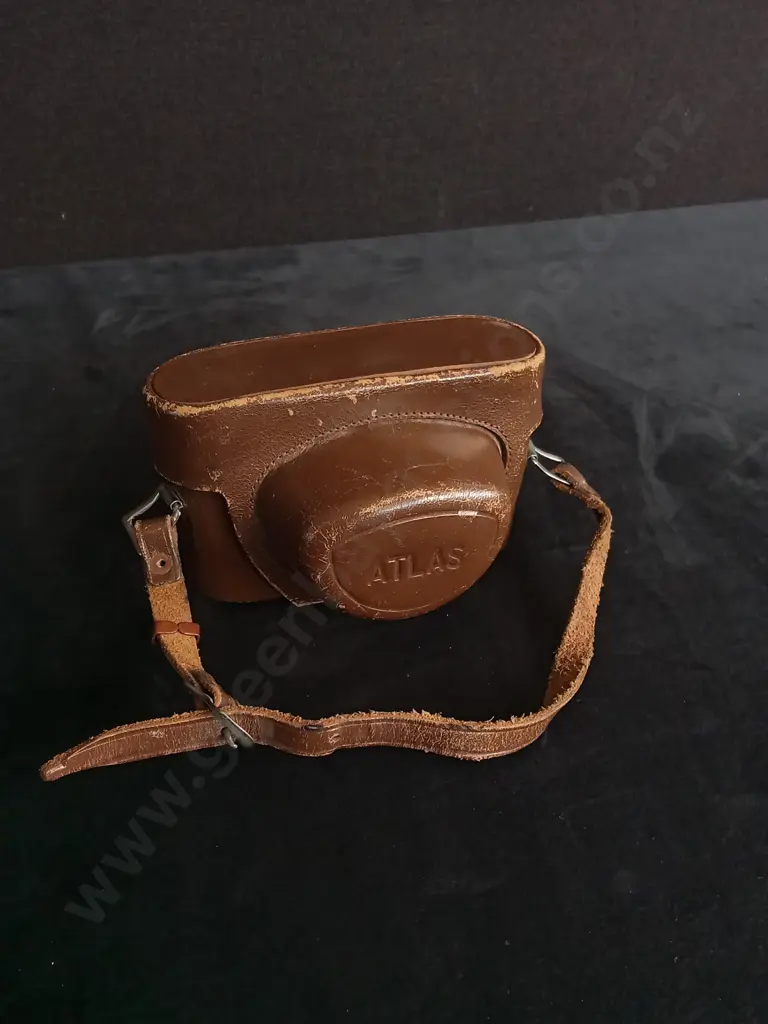 VINTAGE ATLAS 35 FILM CAMERA, INCLUDES LEATHER CASE Image 1++