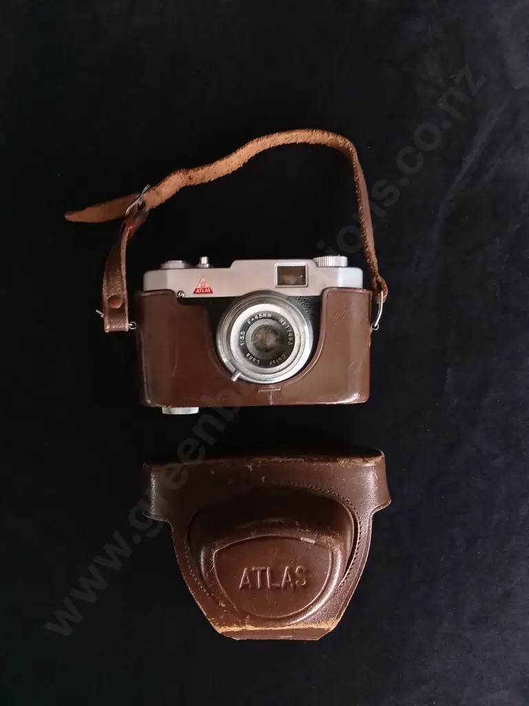 VINTAGE ATLAS 35 FILM CAMERA, INCLUDES LEATHER CASE Image 1++