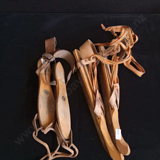 2 PAIRS OF VINTAGE DUTCH PRIMITIVE WOODEN ICE SKATES
