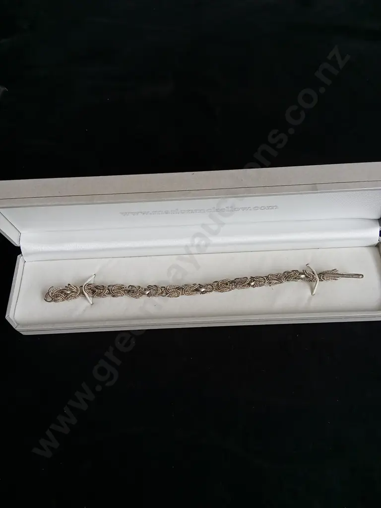 4 PIECES NECKLACES AND BRACELETS Image 1++