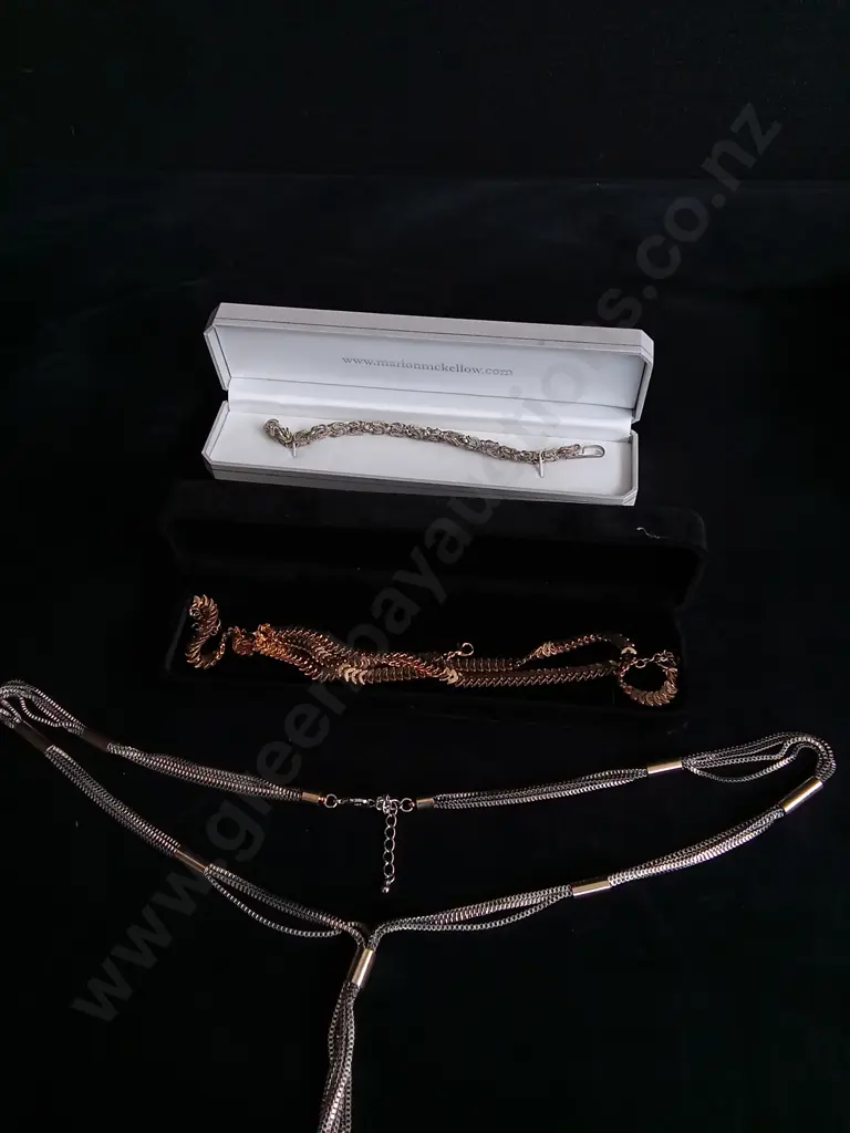 4 PIECES NECKLACES AND BRACELETS Image 1++