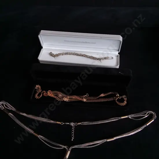 4 PIECES NECKLACES AND BRACELETS