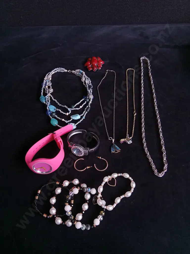 MIX OF JEWELLERY Image 1++