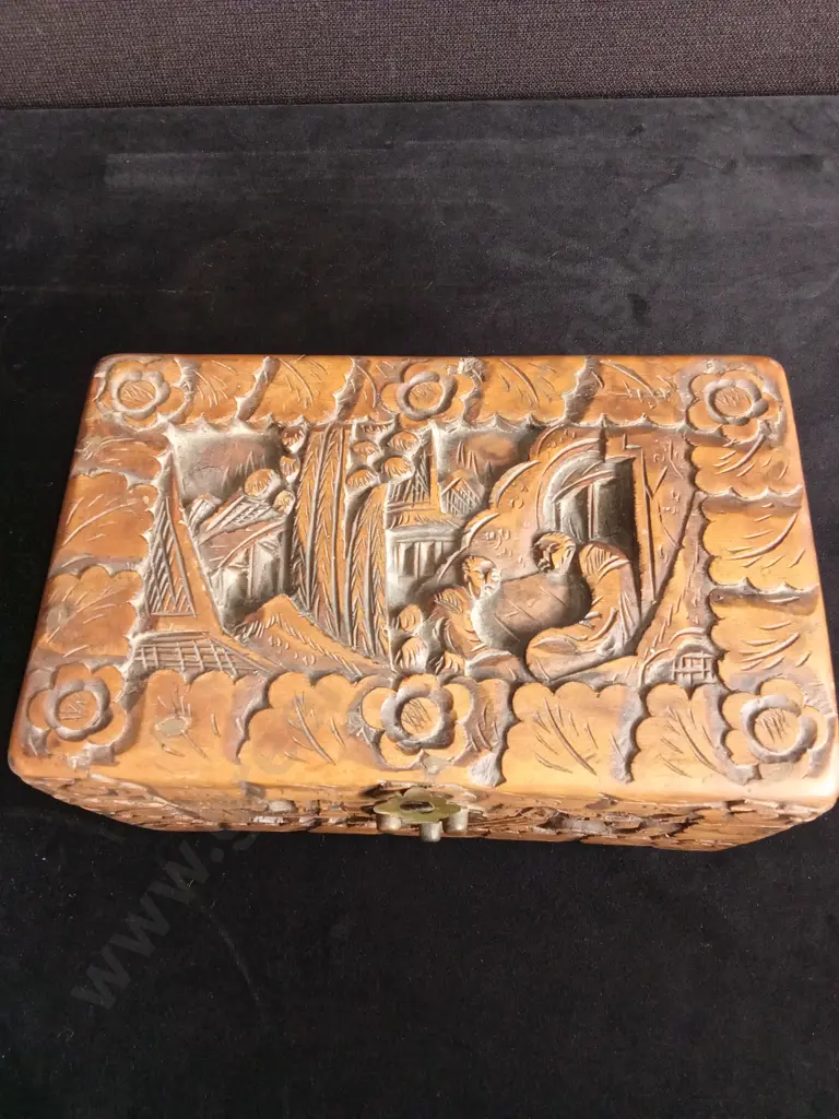 VINTAGE HAND-CARVED WOODEN BOX MADE IN HONG KONG Image 1++