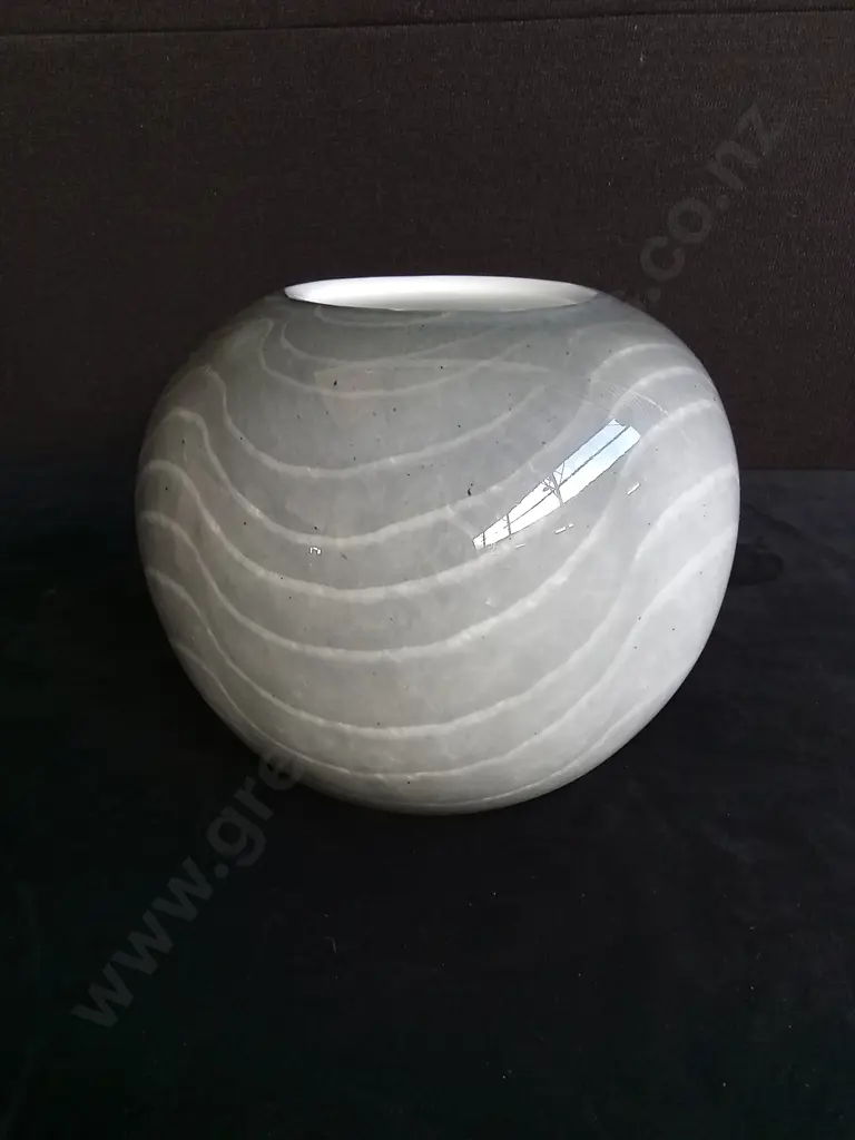 GLASS ROUND VASE Image 1++