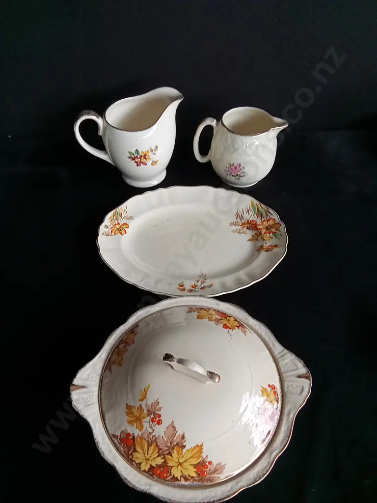 4 PIECES SERVING DISHES Image 1++