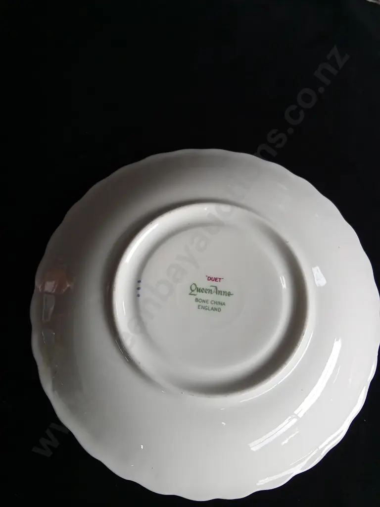 18 PIECE QUEEN ANNE BONE CHINA DUET TEA CUPS AND SAUCERS SET Image 1++