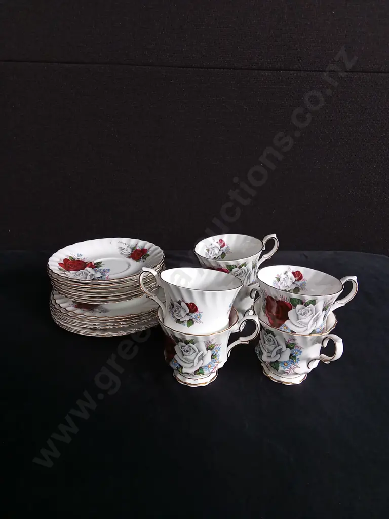 18 PIECE QUEEN ANNE BONE CHINA DUET TEA CUPS AND SAUCERS SET Image 1++