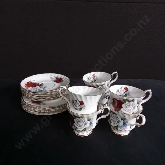 18 PIECE QUEEN ANNE BONE CHINA DUET TEA CUPS AND SAUCERS SET