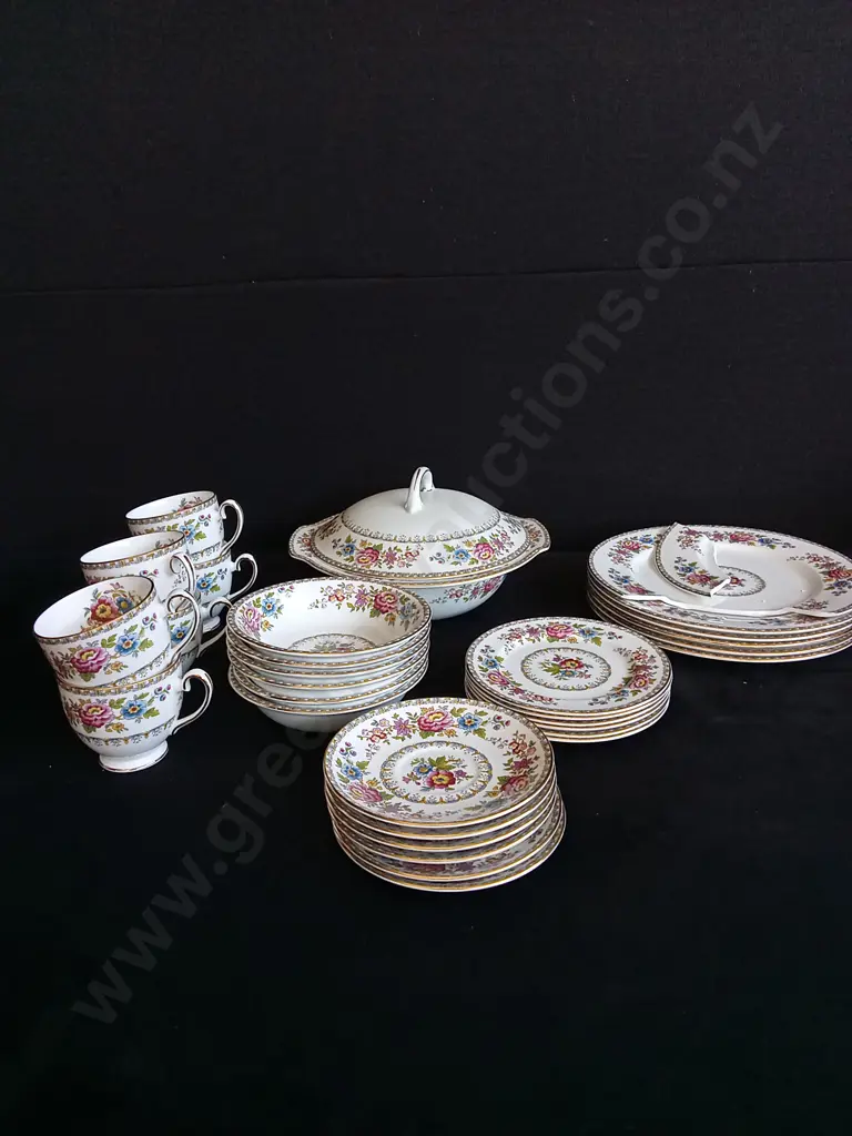 32 PIECE ROYAL GRAFTON FINE BONE CHINA MALVERN SET (ONE DINNER PLATE BROKEN) Image 1++