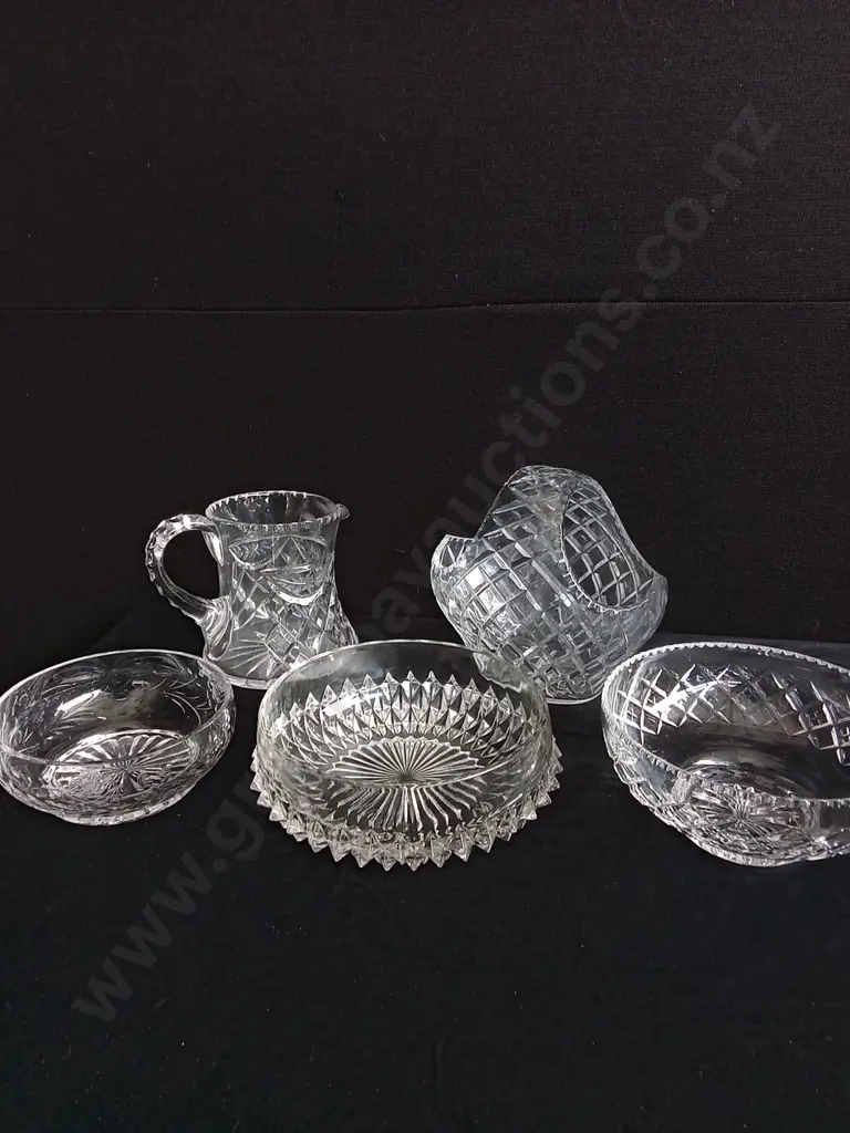 5 PIECES CRYSTAL AND GLASS BOWKS AND VASES Image 1++