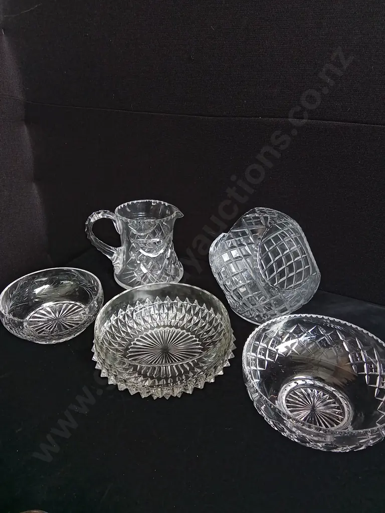 5 PIECES CRYSTAL AND GLASS BOWKS AND VASES Image 1++