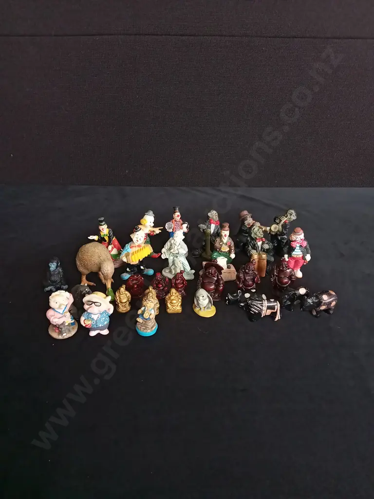COLLECTION OF DECORATIVE FIGURINES Image 1++