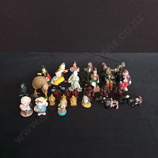 COLLECTION OF DECORATIVE FIGURINES