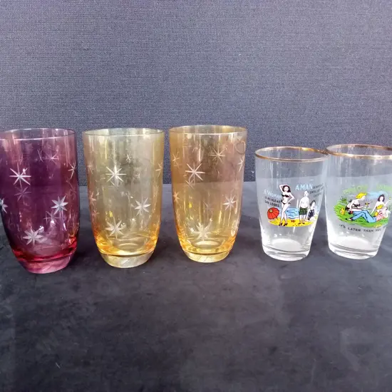 3 VINTAGE STAR TUMBLERS AND 2 DRINKING GLASSES
