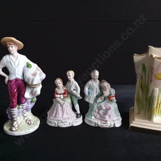 3 VINTAGE PORCELAIN FIGURES AND 1 VASE