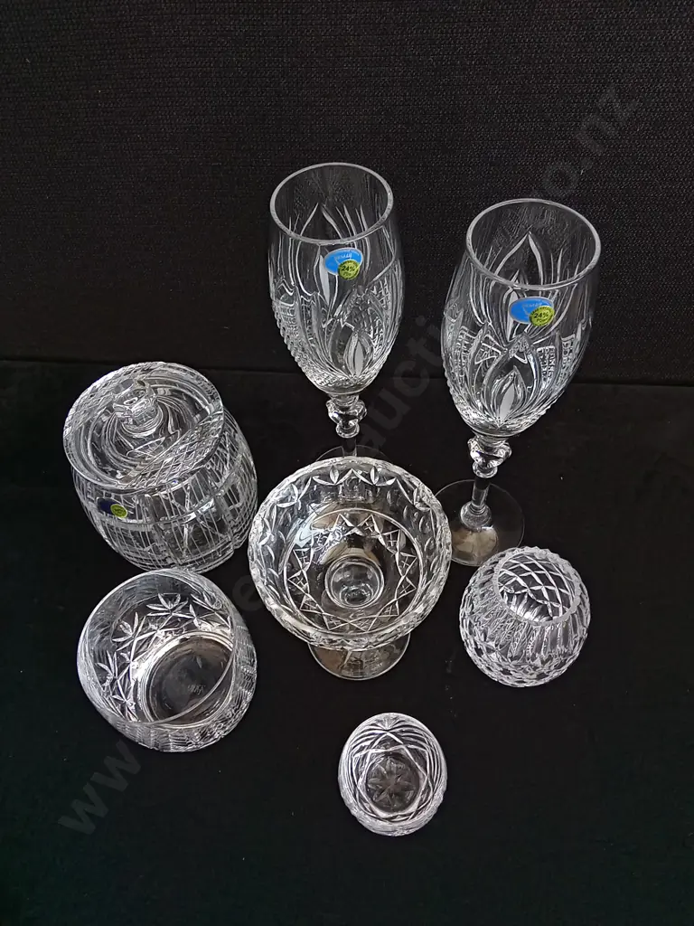 7 PIECES OF CRYSTAL MIX Image 1++