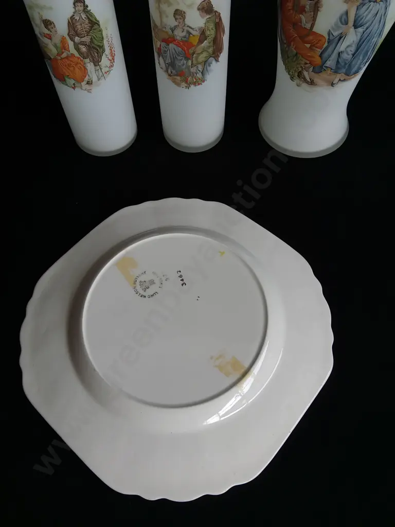 4 PIECES VINTAGE FROSTED GLASSWARE AND PLATE Image 1++