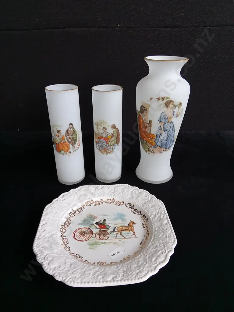 4 PIECES VINTAGE FROSTED GLASSWARE AND PLATE Image 1++