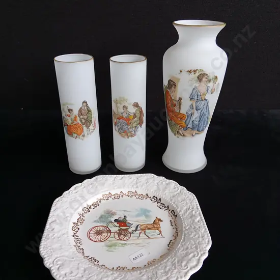 4 PIECES VINTAGE FROSTED GLASSWARE AND PLATE