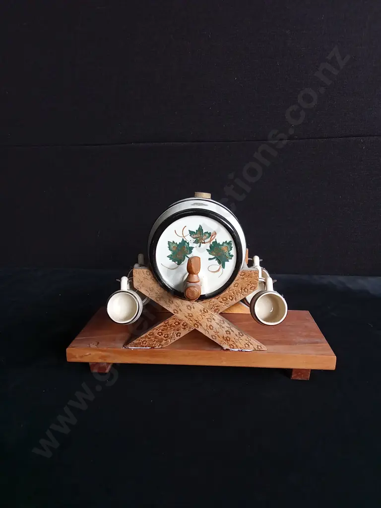 DECORATIVE CERAMIC DRINK DISPENSER SET Image 1++