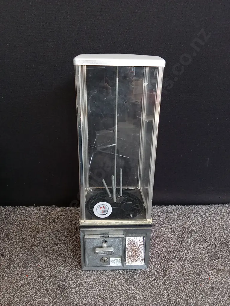 VICTOR "77" MODEL SINGLE VENDING MACHINE COMPLETE WITH COIN MECHANISM Image 1++