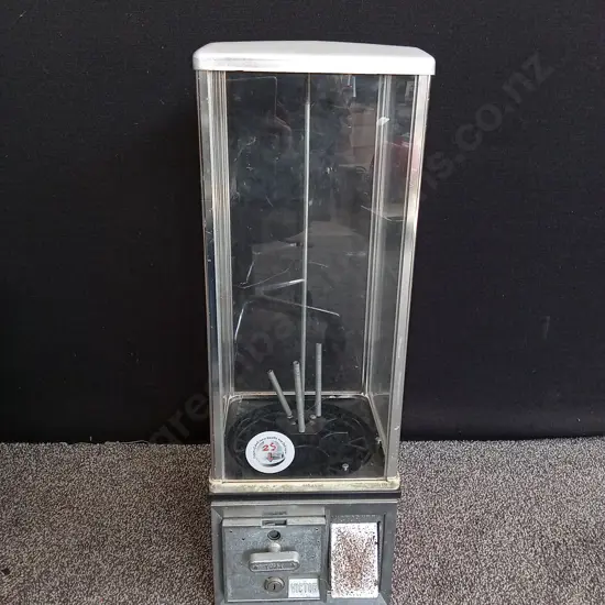 VICTOR "77" MODEL SINGLE VENDING MACHINE COMPLETE WITH COIN MECHANISM