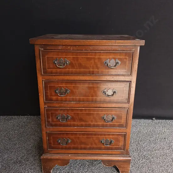 GEORGE III STYLE OAK CHEST OF DRAWERS H 65 CM X W 43CM X D 30CM