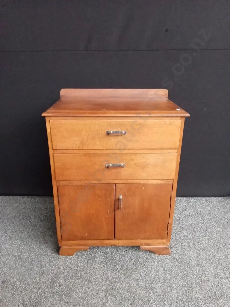 WOODEN CHEST OF DRAWERS (MISSING ONE HANDLE) H 80CM L 64CM D 43CM Image 1++