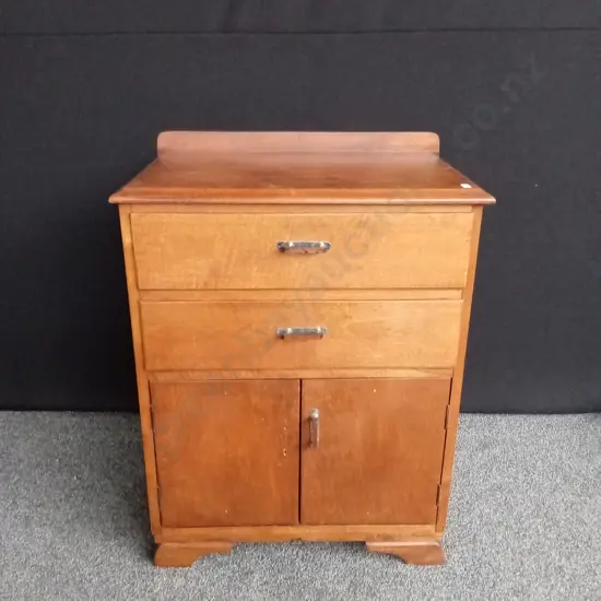 WOODEN CHEST OF DRAWERS (MISSING ONE HANDLE) H 80CM L 64CM D 43CM