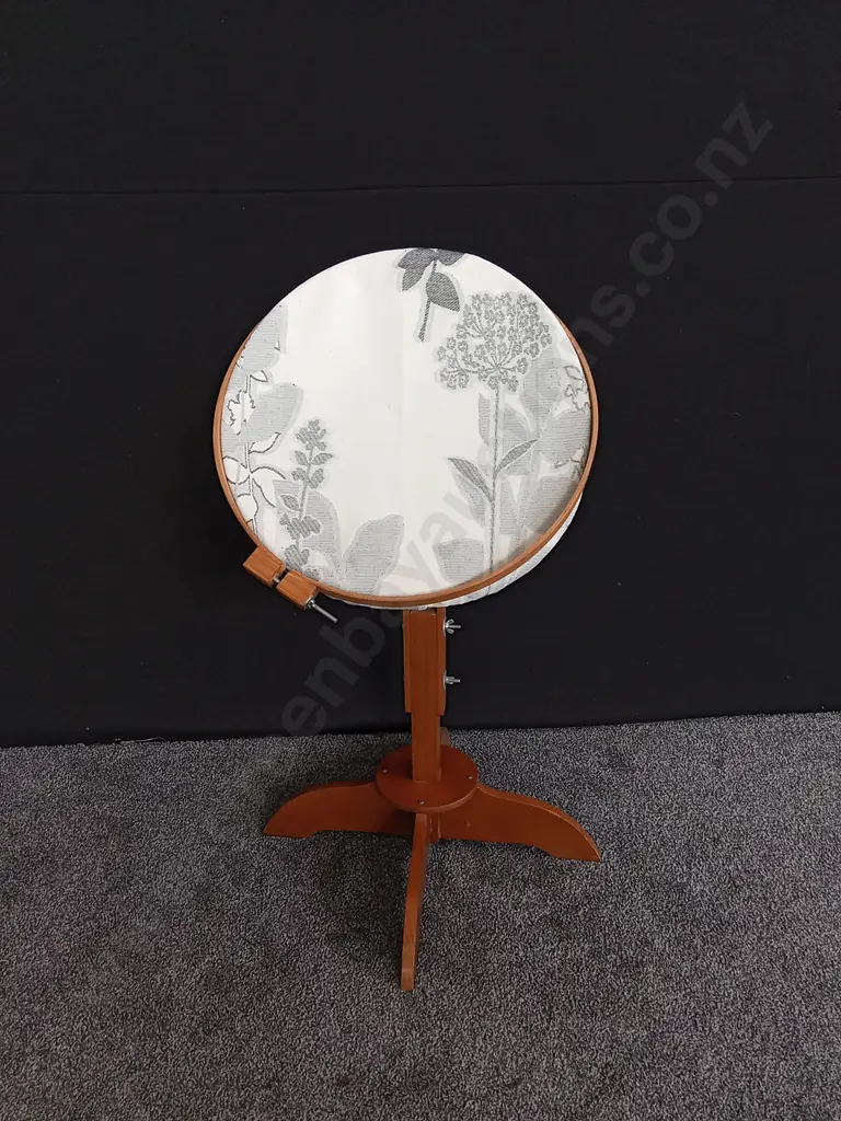 ADJUSTABLE WOODEN EMBROIDERY HOOP STAND Image 1++