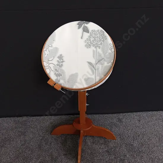 ADJUSTABLE WOODEN EMBROIDERY HOOP STAND