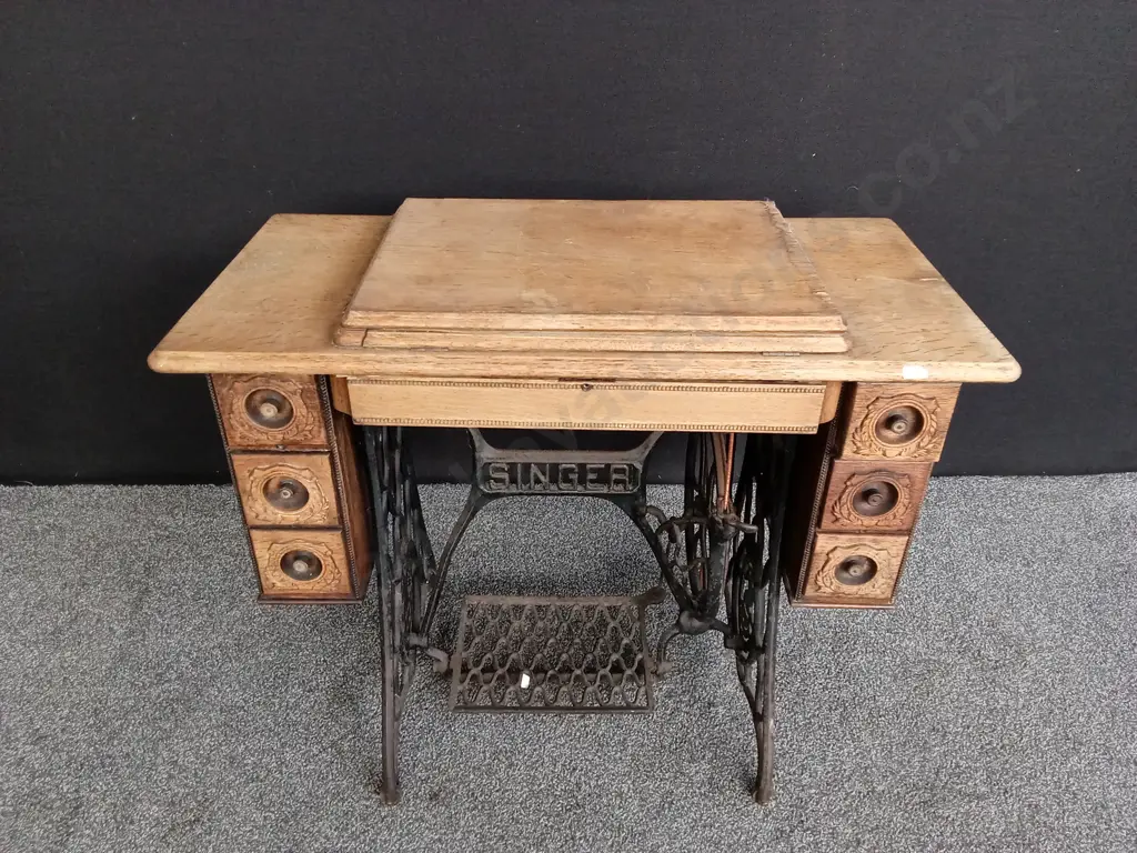 VINTAGE SINGER TREADLE SEWING MACHINE HOUSED WOODEN DESK L 193MM H 760MM D 460MM Image 1++