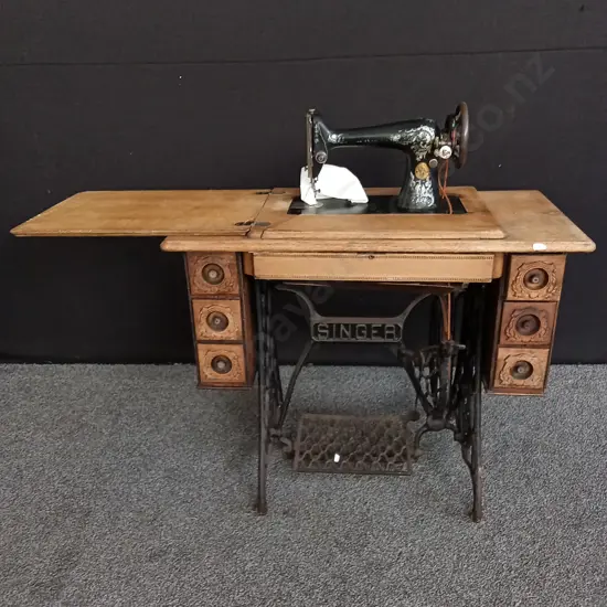VINTAGE SINGER TREADLE SEWING MACHINE HOUSED WOODEN DESK L 193MM H 760MM D 460MM