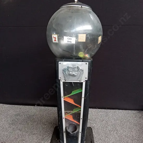 UNBRANDED SINGLE DOME TOY DISPENSER COIN MECHANISM INTACT HAS SINGLE KEY IN DOME