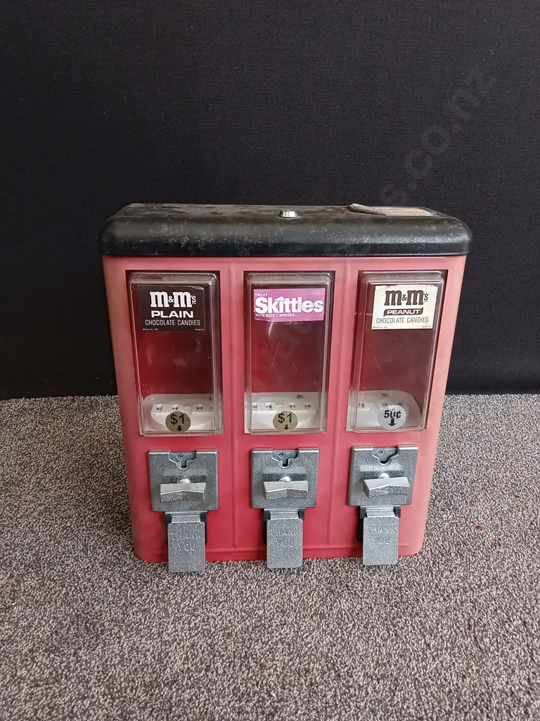 UNBRANDED 3 IN 1 TOY DISPENSER Image 1++