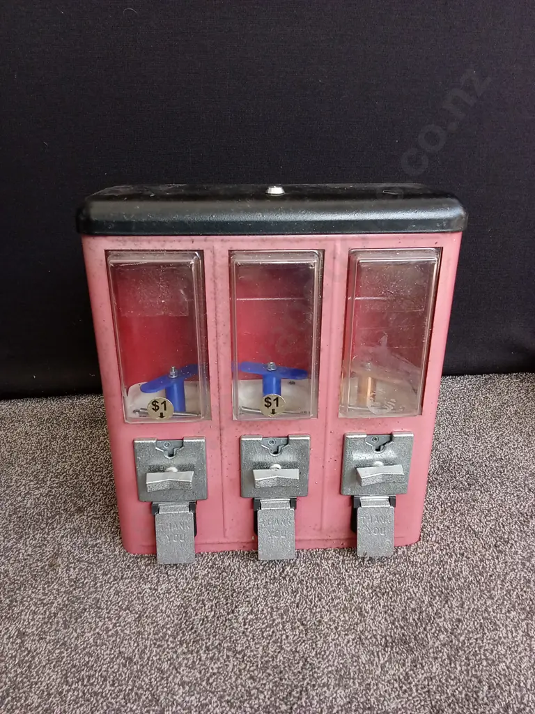 UNBRANDED 3 IN 1 TOY DISPENSER Image 1++