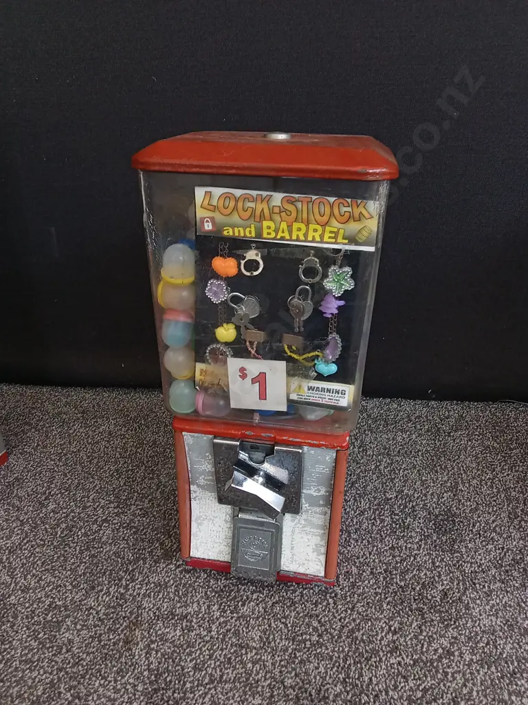 SCANLENS SINGLE RED VENDING MACHINE COMPLETE WITH STOCK Image 1++