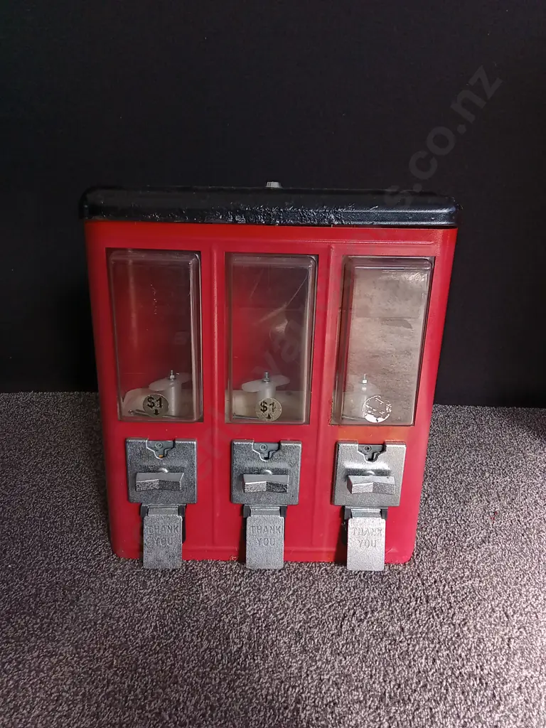 UNBRANDED 3 IN 1 TOY DISPENSER Image 1++