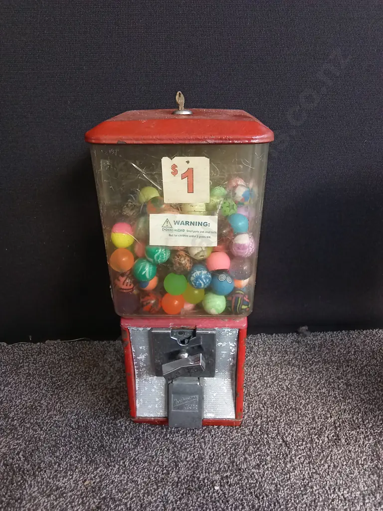 NORTHWESTERN SINGLE RED VENDING MACHINE COMPLETE WITH STOCK Image 1++