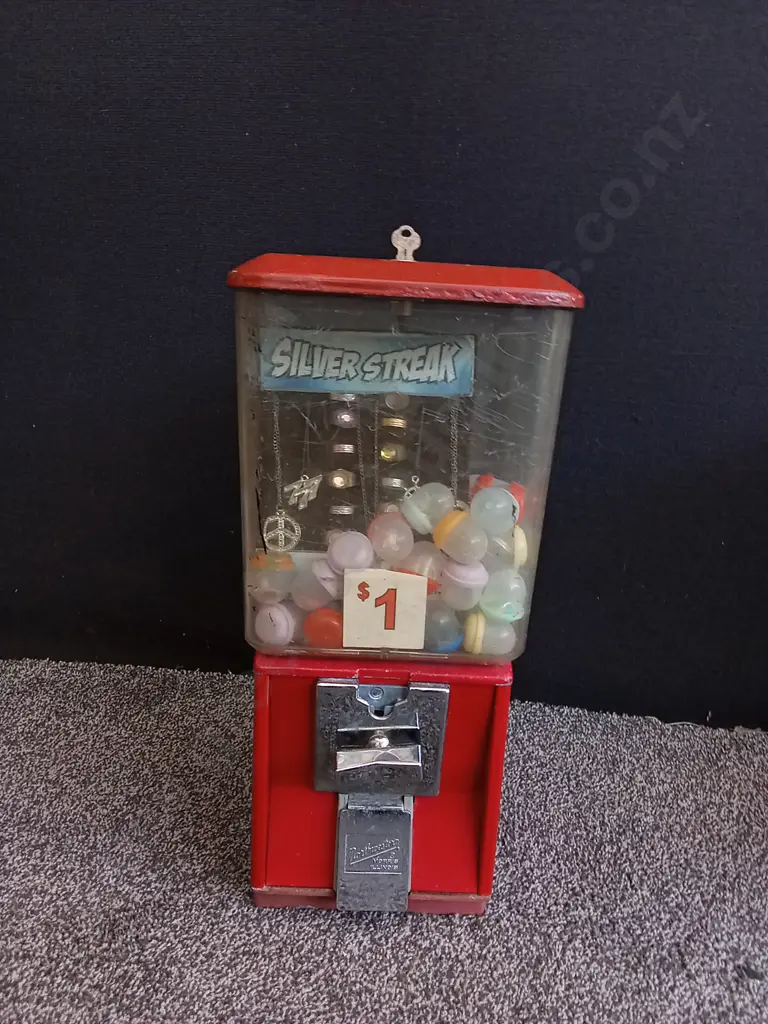 NORTHWESTERN SINGLE RED VENDING MACHINE WITH STOCK Image 1++