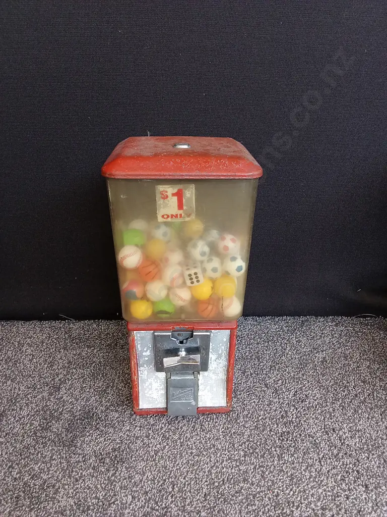 NORTHWESTERN SINGLE RED VENDING MACHINE WITH STOCK Image 1++