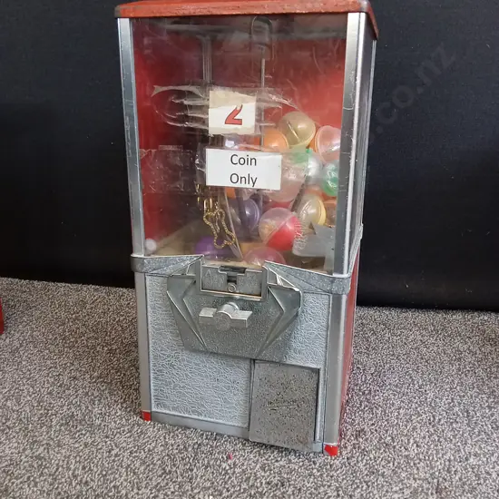 NORTHWESTERN SINGLE RED VENDING MACHINE COMPLETE WITH STOCK