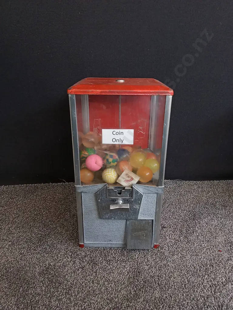 NORTHWESTERN SINGLE RED VENDING MACHINE WITH STOCK Image 1++